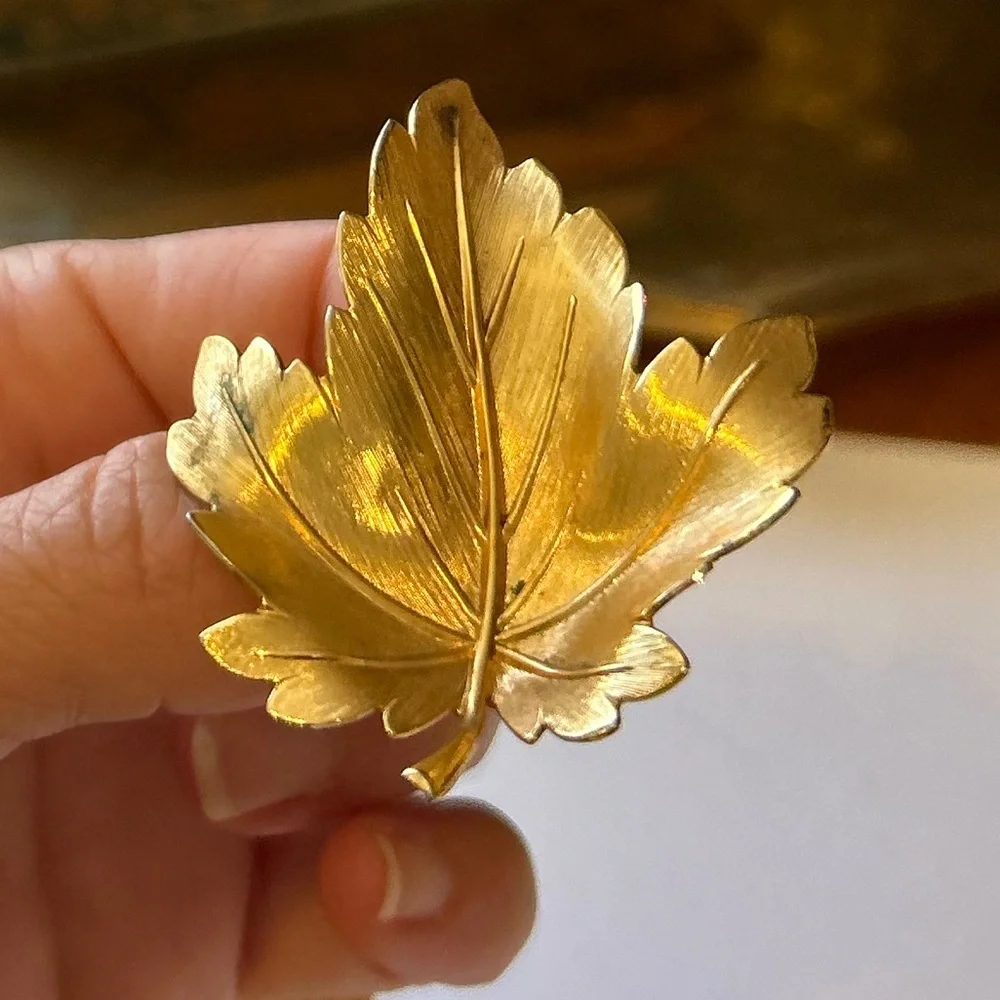 Glowing Vintage Leaf Brooch